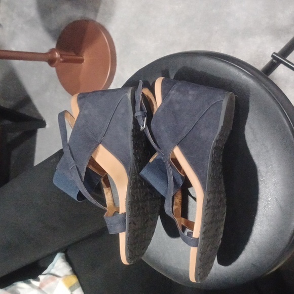 Gentle Souls navy suede strappy sandals. - Picture 3 of 4